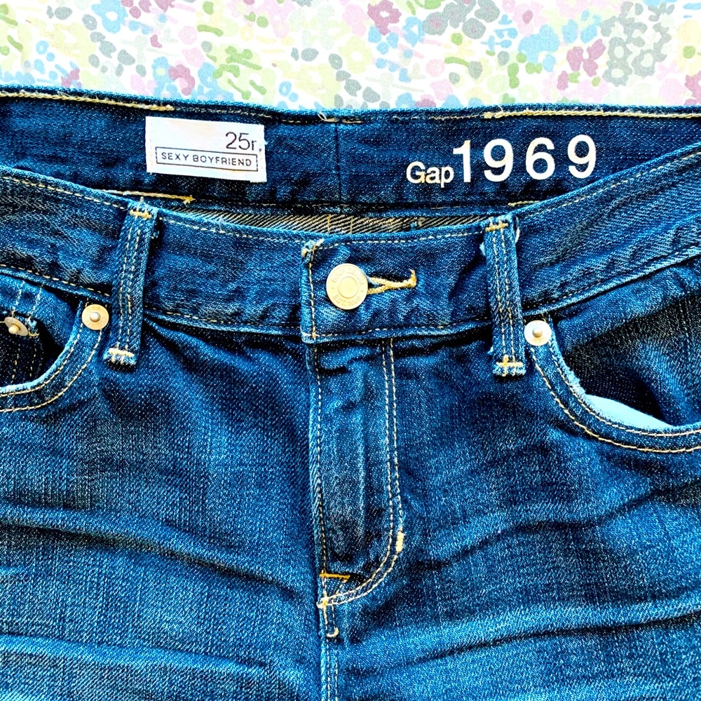 Sexy Boyfriend Jeans (Size Regular 25) by Gap.